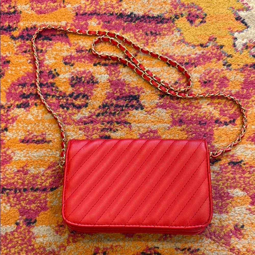 Badgley Mischka NWOT Red Quilted Crossbody Bag - Picture 3 of 5